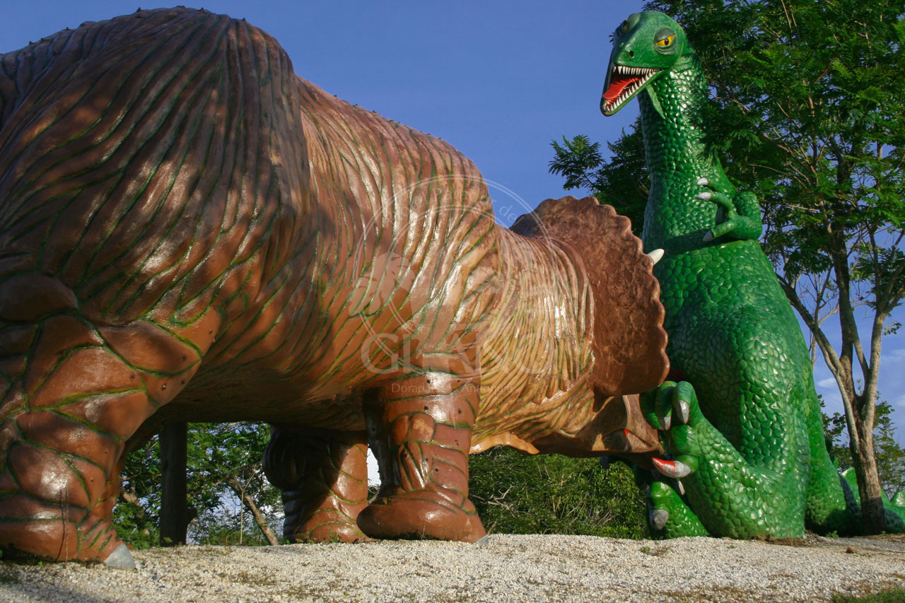 Los dinosaurios cobran vida ante tus ojos - Parque Temático Hacienda Nápoles - Hotel & Restaurante arador del Gitano - Nápoles - Doradal - Rio claro